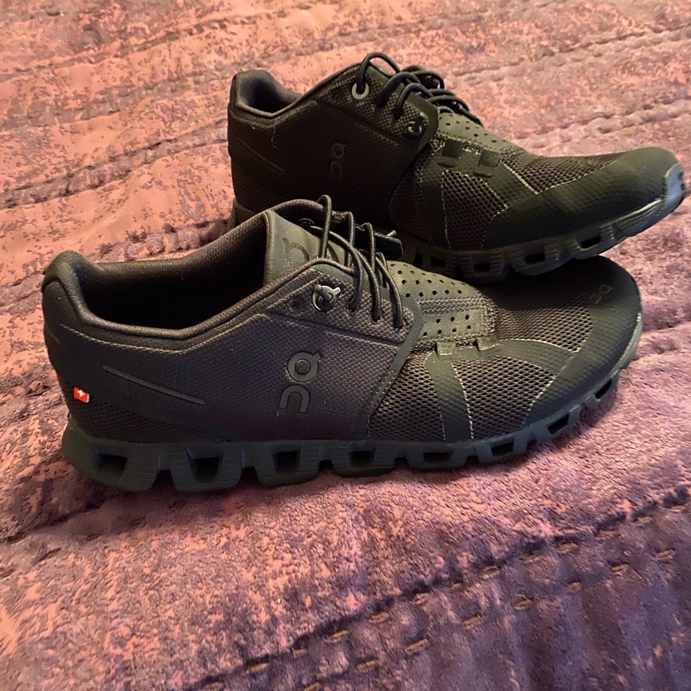 ON cloud running shoe